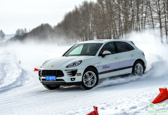 發(fā)動機曲軸后油封漏油和曲軸有關(guān)系嗎 曲軸后油封滲油好修嗎3