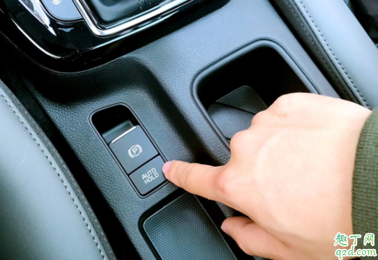 自動(dòng)擋掛p擋拉手剎嗎 有什么小竅門避免忘記放手剎1