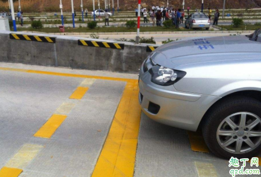 自動(dòng)擋坡道起步怎么不溜車 手動(dòng)擋坡道停車要掛在1擋嗎3