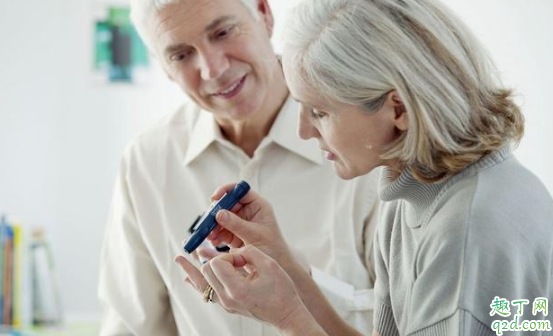 脂肪肝怎樣導(dǎo)致的 導(dǎo)致脂肪肝的不良習(xí)慣有哪些3