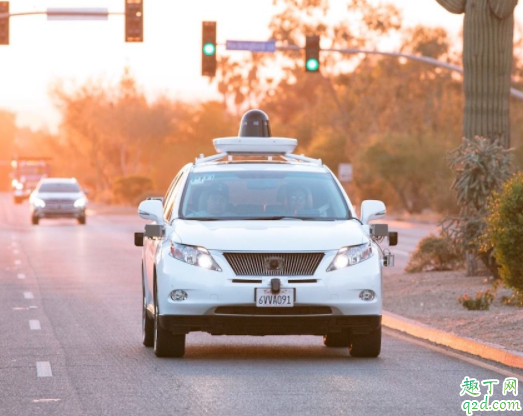 轉(zhuǎn)彎的時(shí)候可以換檔嗎 開(kāi)車換擋可以跳檔嗎1