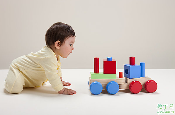 三個月以上的寶寶玩什么玩具好 寶寶三個月了適合玩哪些玩具2