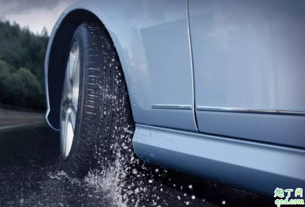 開車被雷劈能不能下車 打雷躲車里安全嗎2