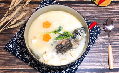 鯽魚(yú)湯鯽魚(yú)要不要提前腌一下 鯽魚(yú)湯的鯽魚(yú)怎么腌制