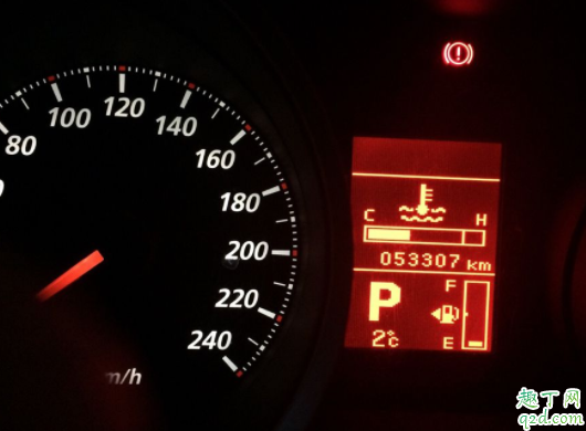 汽車水箱不熱發(fā)動機(jī)高溫是什么情況 車水溫突然高了怎么辦2