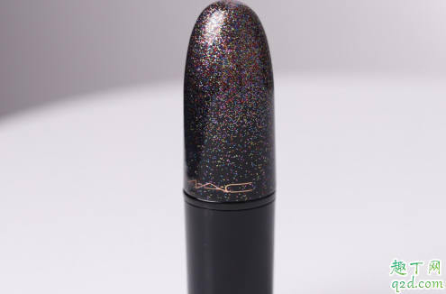 mac2019圣誕限定walk of flame好看嗎 mac walk of flame口紅試色1