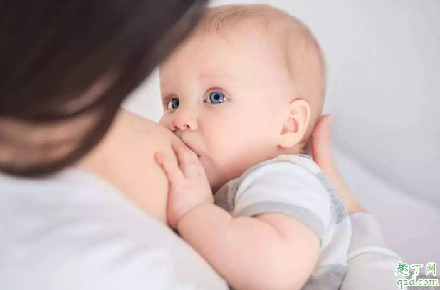 公共場(chǎng)所哺乳怎么避免尷尬 外出哺乳如何避免尷尬1