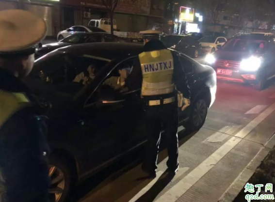 因?yàn)槭裁吹蹁N駕照可以再考 長期駕照扣完分降級嗎4