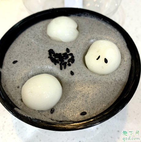 羅森白玉黑芝麻慕斯蛋糕多少錢(qián)一個(gè) 羅森白玉黑芝麻慕斯蛋糕好吃嗎2