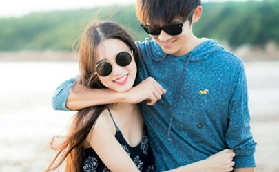 男生喜歡動(dòng)手動(dòng)腳是什么意思 一個(gè)男生總是抱我摟我是喜歡嗎