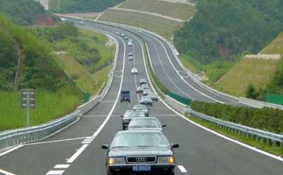 如果剎車失靈可以拉手剎嗎 高速行駛時拉手剎能制動嗎