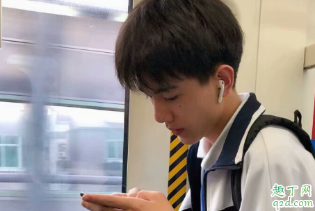 男友一有機(jī)會(huì)就動(dòng)手動(dòng)腳怎么辦 男生談戀愛(ài)后越來(lái)越色正常嗎1