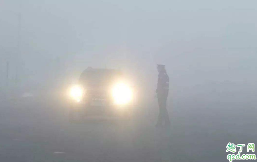 汽車(chē)霧燈有沒(méi)有用 同時(shí)開(kāi)大燈和霧燈費(fèi)油嗎1