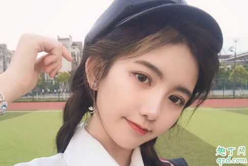 聊天時女生給男生發(fā)自拍代表什么 女生給男生發(fā)自拍是喜歡嗎5