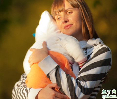 為什么小孩出生有牙齒 寶寶出生有牙齒弄掉以后有影響嗎3