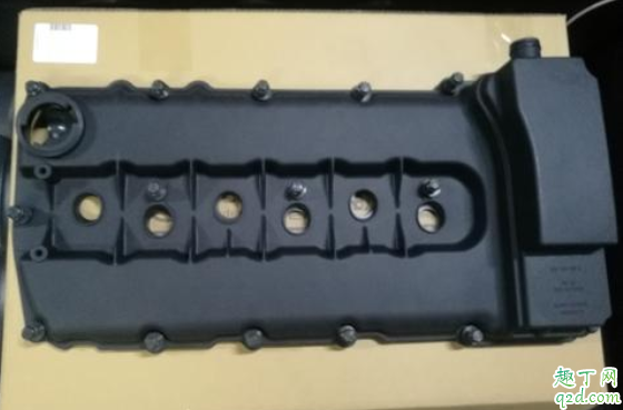 汽車(chē)發(fā)動(dòng)機(jī)氣門(mén)室蓋漏油會(huì)少機(jī)油嗎 發(fā)動(dòng)機(jī)氣門(mén)室蓋要打膠嗎2