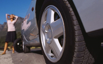 輪胎裝的時(shí)候怎么看正反 輪胎花紋缺了一塊容易爆胎嗎