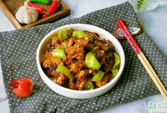 紅燒茄子炸茄子的時(shí)候要不要放淀粉 紅燒茄子炸茄子用淀粉還是面粉1