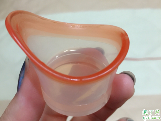 隱形眼鏡摘不下來(lái)可以用洗眼液?jiǎn)?隱形眼鏡可以用洗眼液浸泡嗎4