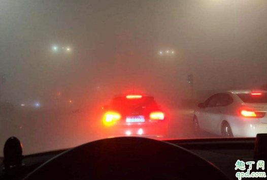 汽車(chē)霧燈有沒(méi)有用 同時(shí)開(kāi)大燈和霧燈費(fèi)油嗎2