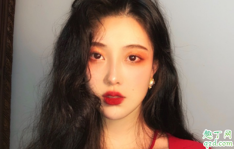 女老板為什么喜歡男員工 女老板對你有好感的表現(xiàn)3