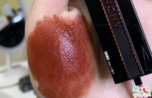 紀(jì)梵希2019圣誕限定28什么色 紀(jì)梵希28號(hào)口紅試色2