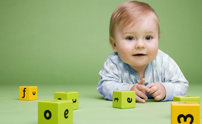 三個(gè)月以上的寶寶玩什么玩具好 寶寶三個(gè)月了適合玩哪些玩具