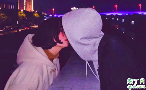 分手后前男友來(lái)我qq空間什么意思 前男友天天來(lái)看空間代表什么4