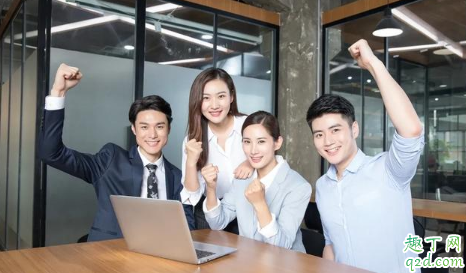 怎么判斷領(lǐng)導(dǎo)是打壓還是考驗(yàn) 領(lǐng)導(dǎo)對下屬有好感會怎樣表現(xiàn)2