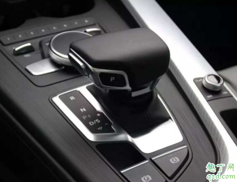 小車換檔時(shí)要踩離合嗎 換擋很大頓挫傷車嗎4