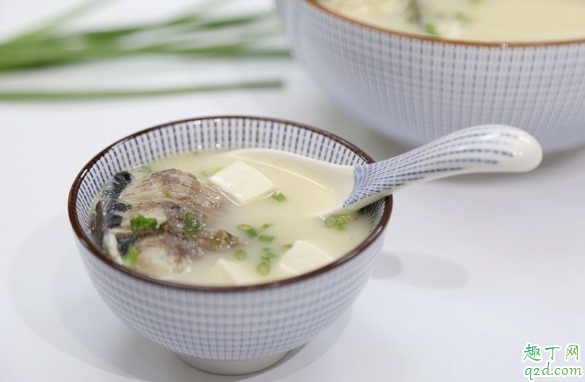 鯽魚湯煎的時候如何不掉皮 鯽魚湯魚皮怎么不容易掉1