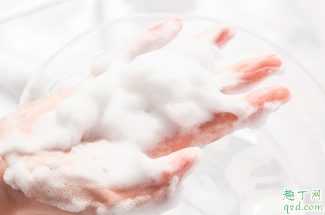 rnw洗面奶和elta md哪個(gè)好用 rnw和elta洗面奶區(qū)別對(duì)比評(píng)測(cè)4