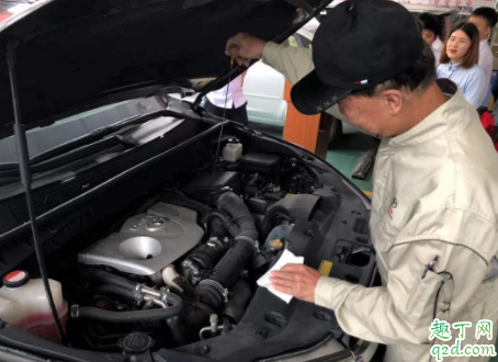 汽車啟動(dòng)前腳剎踩不下去怎么回事 為什么熄火腳剎踩不動(dòng)1