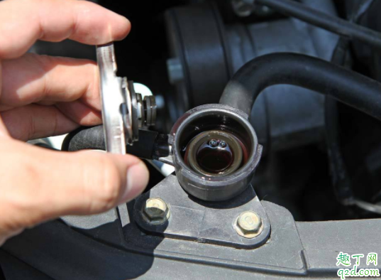 汽車水箱不熱發(fā)動機(jī)高溫是什么情況 車水溫突然高了怎么辦4