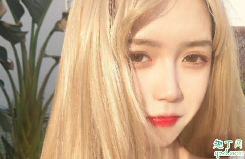 聊天時女生給男生發(fā)自拍代表什么 女生給男生發(fā)自拍是喜歡嗎2