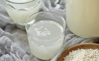 米酒發(fā)酵好需要加水嗎 米酒發(fā)酵了還能喝嗎