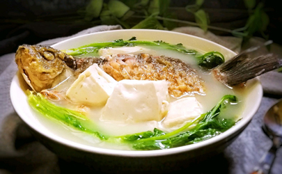 鯽魚湯加冷水會怎樣 鯽魚湯用冷水是不是就煮不白了