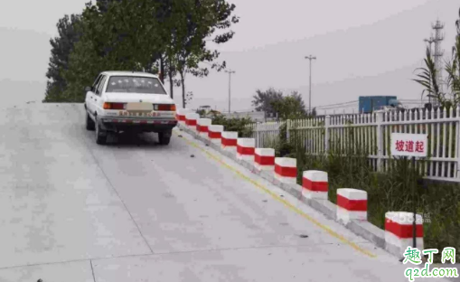 自動(dòng)擋坡道起步怎么不溜車 手動(dòng)擋坡道停車要掛在1擋嗎4