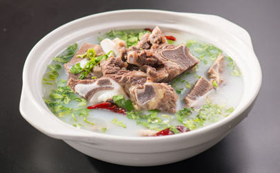 煲牛骨湯牛骨要焯水嗎 牛骨湯牛骨要先用開(kāi)水燙一下嗎