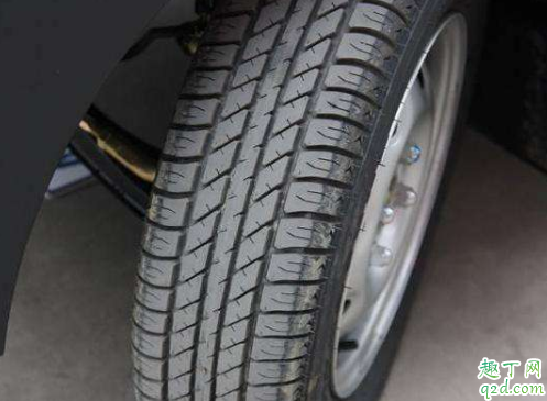 汽車輪胎花紋可以不一樣嗎 車檢輪胎花紋不一致可以通過(guò)嗎2