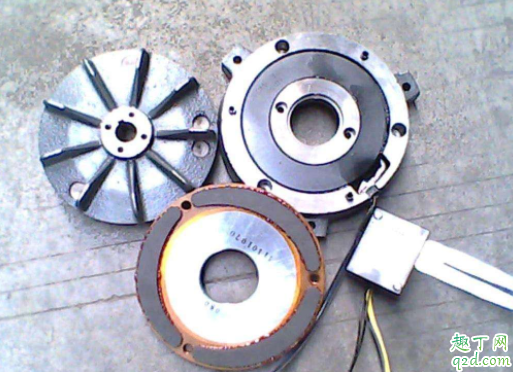 剎車片從哪看出來要換 換剎車盤時(shí)必須換剎車片嗎3