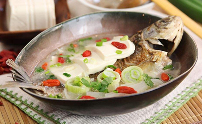 鯽魚(yú)湯的鯽魚(yú)要不要鹽腌 鯽魚(yú)湯的鯽魚(yú)要先抹鹽嗎