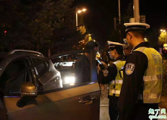 因?yàn)槭裁吹蹁N駕照可以再考 長期駕照扣完分降級嗎2