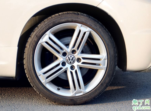 汽車輪胎花紋可以不一樣嗎 車檢輪胎花紋不一致可以通過(guò)嗎3