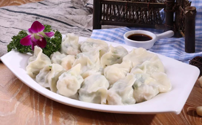 胡蘿卜包餃子要不要煮一下 胡蘿卜包餃子要過水嗎