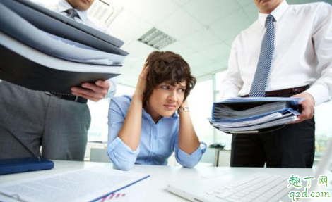 領(lǐng)導(dǎo)沒(méi)下班自己可以走嗎 下班后該不該接工作電話2