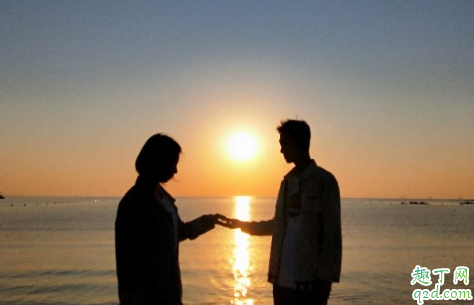 夫妻半個(gè)月不聯(lián)系正常嗎 夫妻分開(kāi)幾乎不打電話(huà)是沒(méi)感情了嗎1