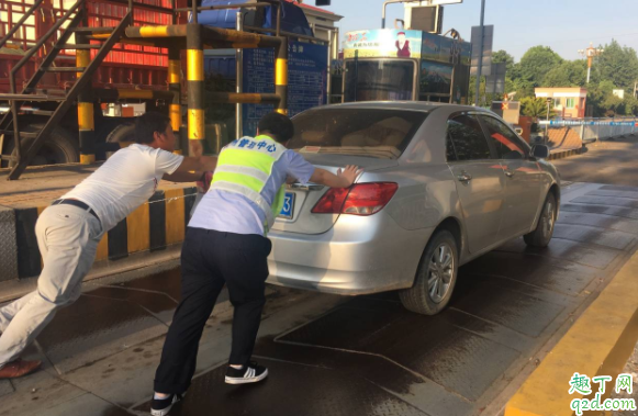 自動擋沒電可以推發(fā)動嗎 自動擋沒電怎么啟動有什么辦法1