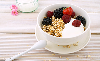 酸奶有水狀還能吃嗎 酸奶上面有一層水還能喝嗎