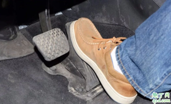 手動(dòng)擋車可以用手剎代替腳剎嗎 手動(dòng)擋坡道起步用手剎嗎2